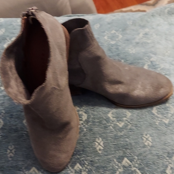 Super Cute Lucky Booties 7 1/2 - Picture 2 of 10